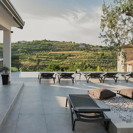 In With Sauna Momjan